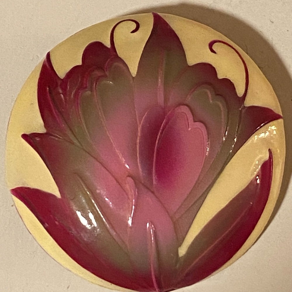 Beautiful vintage enamel, gold tone brooch – pendant combination.